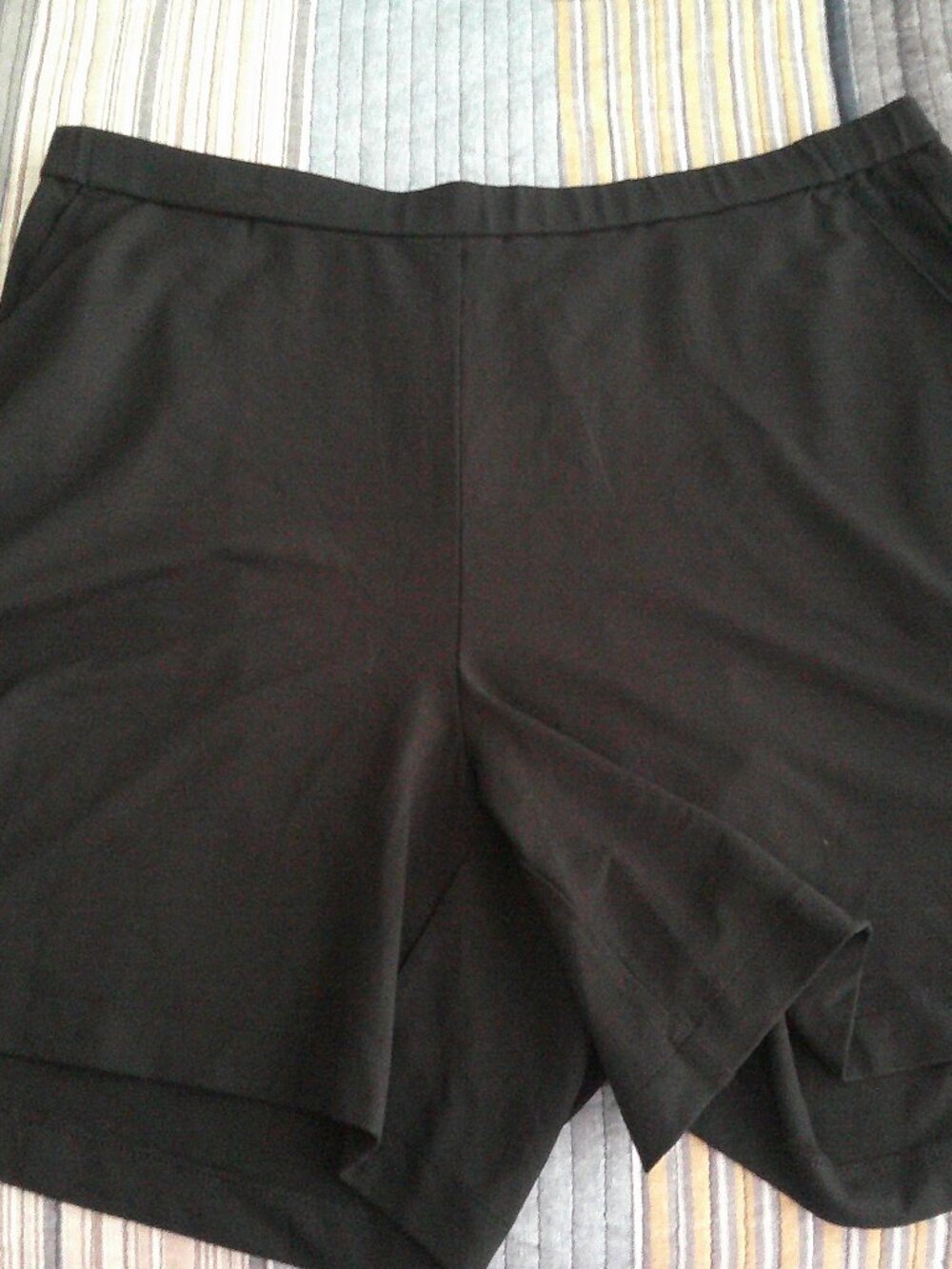 J. Jill wear ever collection black  Knit shorts  with pockets    Size Large NWT